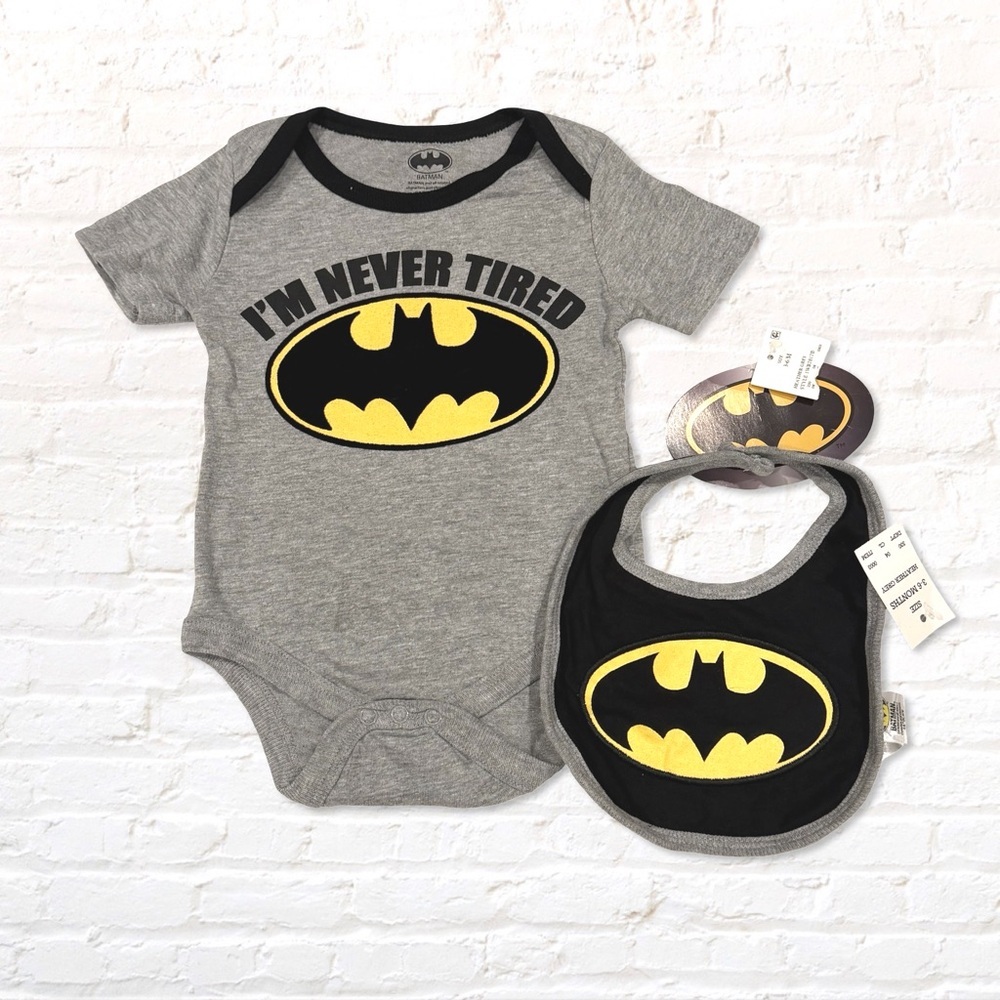 Batman I’m Never Tired Grey Bodysuit with Bib Set Size 3-6 months NWT